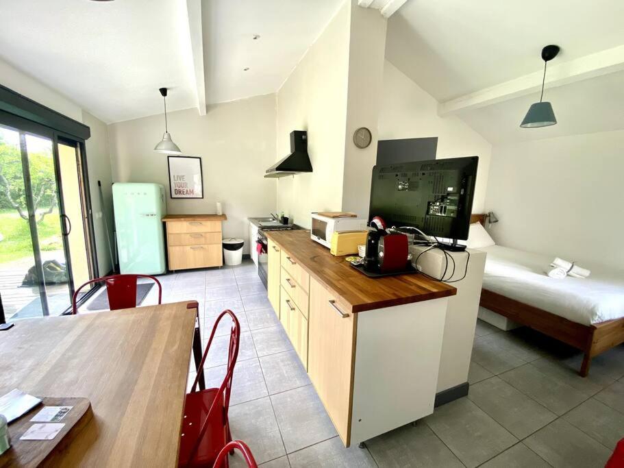 La Lande - Petite Maison Avec Jardin Vendat Exterior foto